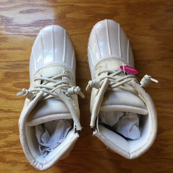 Shoes - Picture 2 of 4